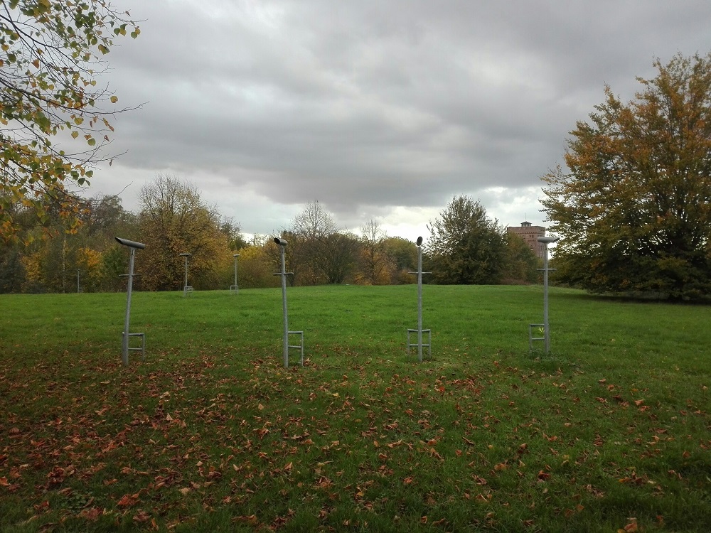 Außergewöhnliche Kunstwerke bei Herne. Kennt das jemand? Von welchem/-r Künstler/in stammt das? 