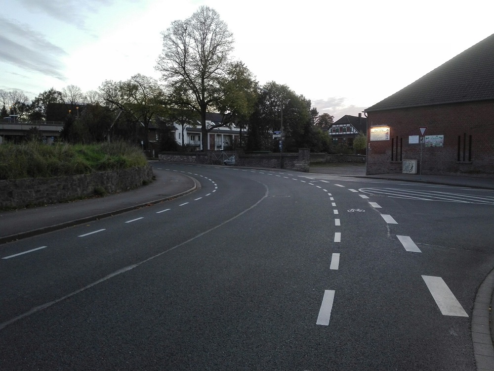 Durch Dortmund-Oespel... hier und da versucht man den historischen Ortskern zu erhalten. Foto: A. Steger