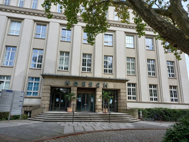 Verwaltung ThyssenKrupp ehem Hoesch. Darin das prächtige Treppenhaus.