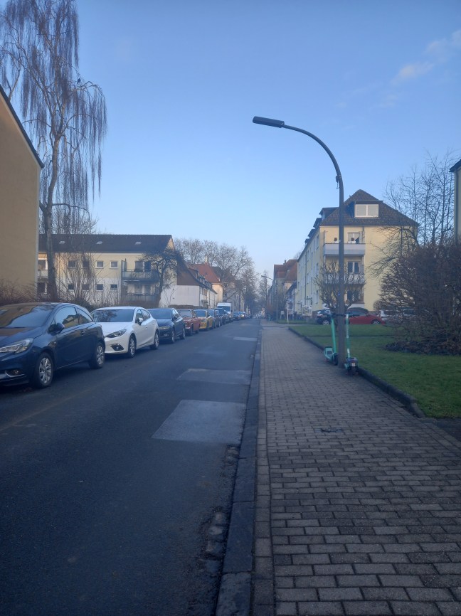Müssen wirklich immer alle Auto fahren - und ihr Blech auf öffentlichen Wegen, also am Straßenrand parken?